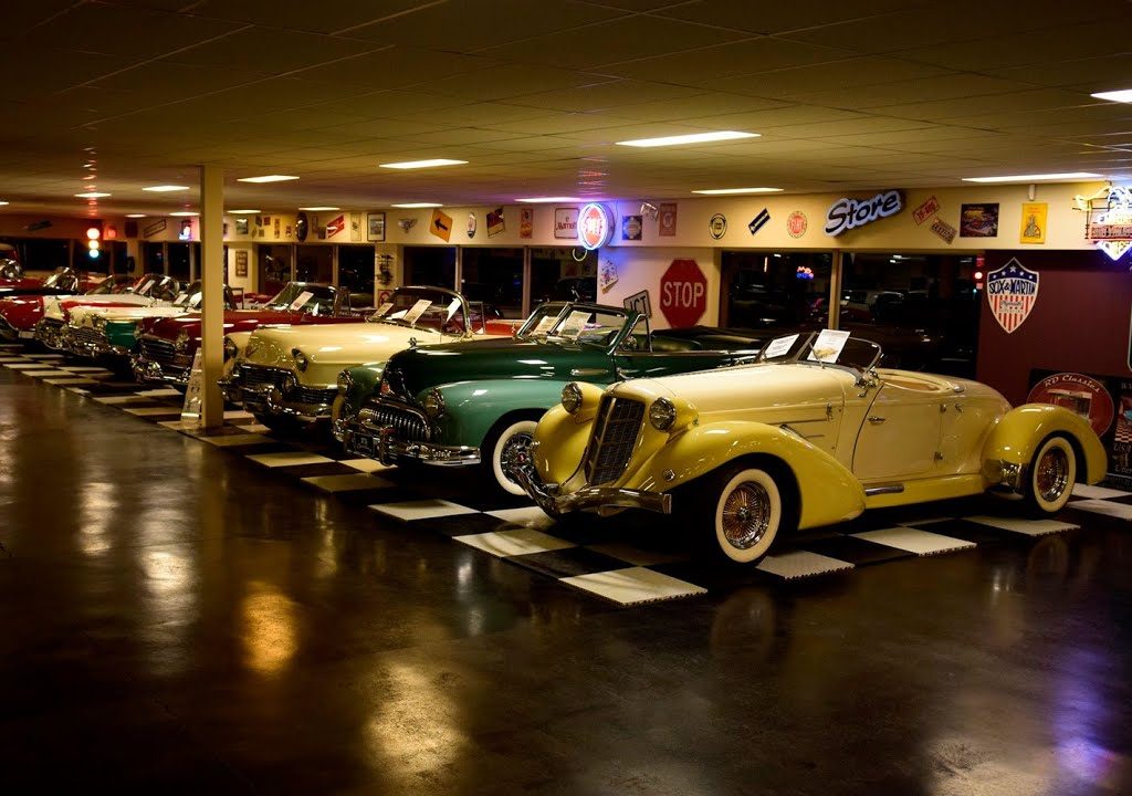 Affordable cars for sale in Lahore by Shoaib Cars Dealers